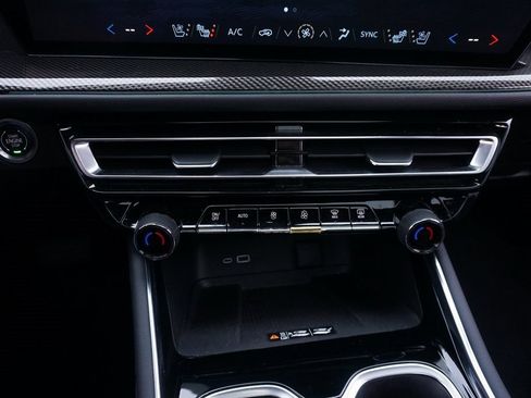 Certified 2025 Chevrolet Traverse High Country image 16