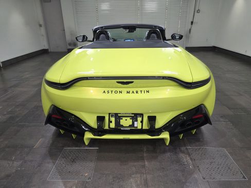 Used 2023 Aston Martin V8 Vantage Roadster RWD image 20