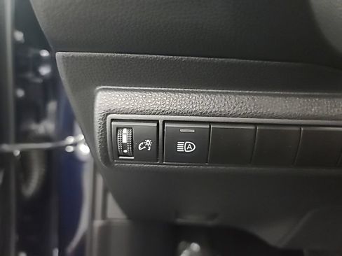 Used 2025 Toyota Corolla LE FWD image 28