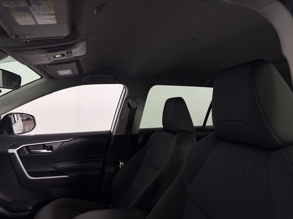 Used 2025 Toyota RAV4 XLE AWD/4WD image 21