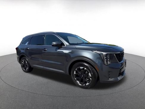 Used 2024 Kia Sorento S FWD image 2