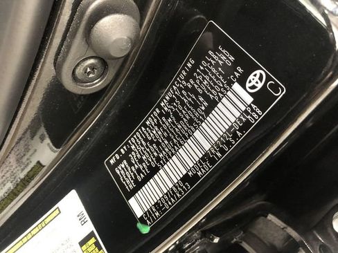 Used 2020 Toyota Corolla LE image 30