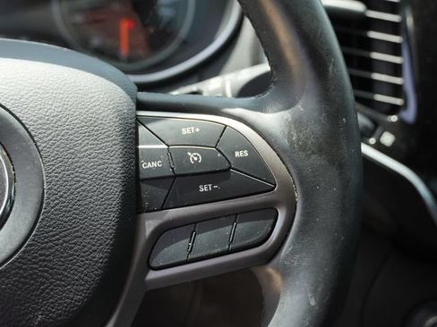 Used 2019 Jeep Cherokee Limited FWD image 23