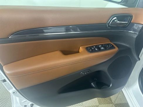 Used 2020 Jeep Grand Cherokee Overland image 9