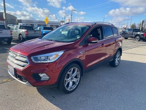 Used 2019 Ford Escape Titanium image 2