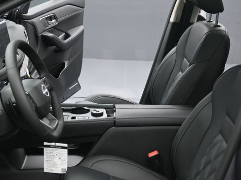 New 2026 Nissan Rogue Platinum w/ Tech Package AWD/4WD image 19