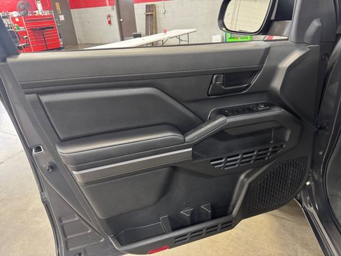 Certified 2025 Toyota Tacoma SR5 AWD/4WD image 13