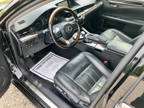 Used 2016 Lexus ES 300h w/ Luxury Package w/Wood Trim FWD image 13