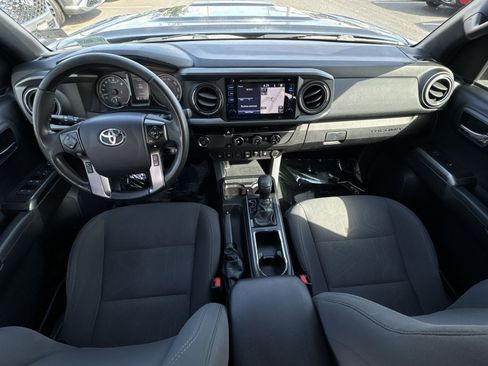 Used 2018 Toyota Tacoma TRD Sport w/ Technology Package RWD image 23