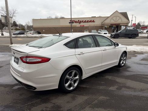 Used 2015 Ford Fusion SE image 5