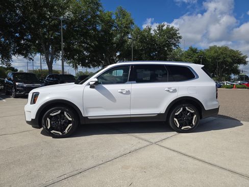 Certified 2023 Kia Telluride EX w/ EX Captain's Chair Package FWD image 5