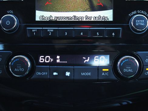 Used 2014 Nissan Altima 2.5 SL w/ Moonroof Package image 17