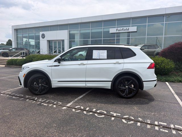 Certified 2023 Volkswagen Tiguan SE R-Line AWD/4WD image 8