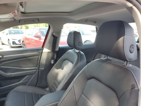 Certified 2024 Volkswagen Jetta SE w/ Panoramic Sunroof Package FWD image 22