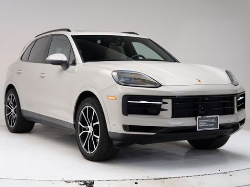 Certified 2026 Porsche Cayenne AWD/4WD image 26