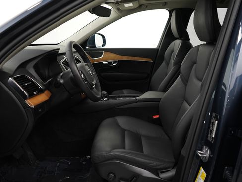 Used 2024 Volvo XC90 B5 Plus image 17