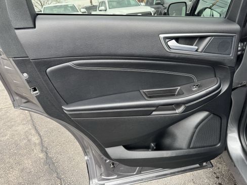 Used 2024 Ford Edge Titanium image 32
