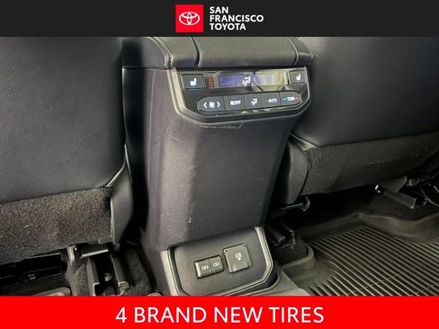 Used 2022 Toyota Highlander Platinum AWD/4WD image 18