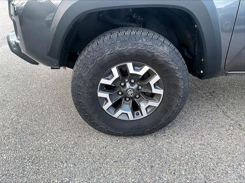 Certified 2019 Toyota Tacoma TRD Off-Road image 4