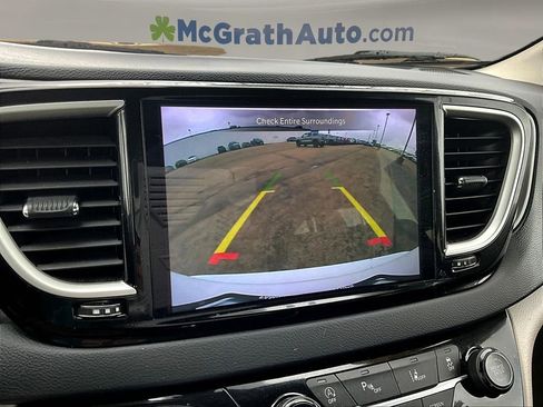 Used 2024 Chrysler Pacifica Touring-L FWD image 14