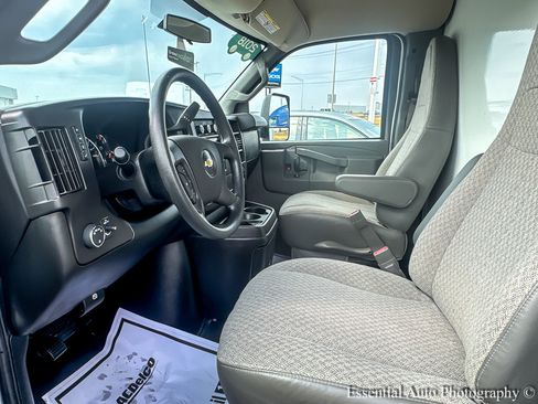 Used 2018 Chevrolet Express 3500 w/ Power Convenience Package image 8