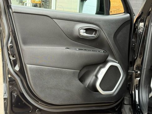 Used 2018 Jeep Renegade Latitude image 20