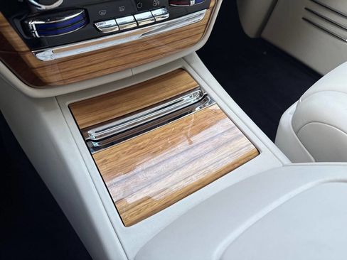 Used 2018 Rolls-Royce Phantom Sedan image 45