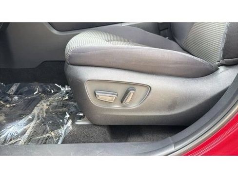 Certified 2025 Toyota Highlander LE AWD/4WD image 18