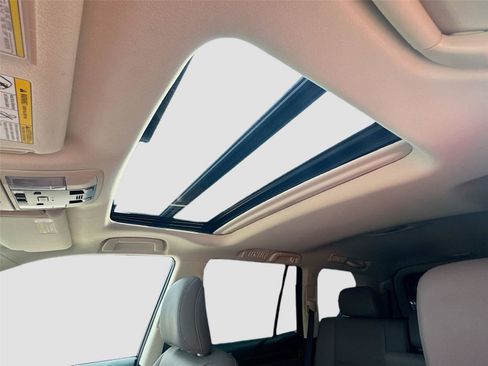 Used 2021 Lexus GX 460 Premium w/ Premium Package image 22