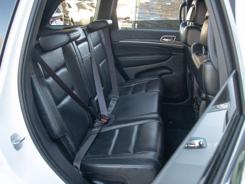 Used 2022 Jeep Grand Cherokee Limited image 22