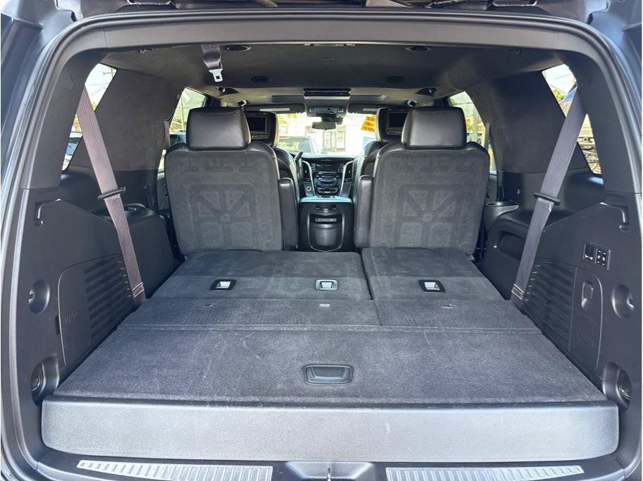 Used 2017 Cadillac Escalade Platinum AWD/4WD image 22