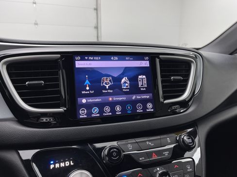 Used 2020 Chrysler Pacifica Touring-L Plus w/ S Appearance Package FWD image 29