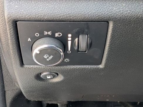 Used 2022 Jeep Grand Cherokee Limited AWD/4WD image 13