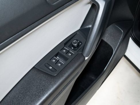 Used 2020 Volkswagen Tiguan SE w/ Panoramic Sunroof Package AWD/4WD image 10
