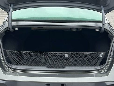 Used 2024 Hyundai Elantra Limited image 18