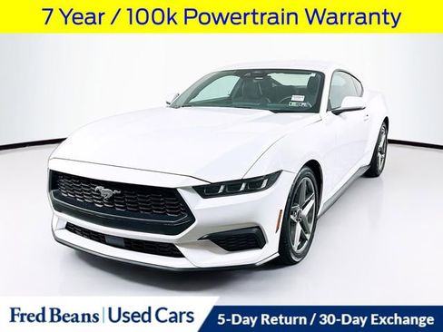 Used 2025 Ford Mustang Coupe RWD image 4