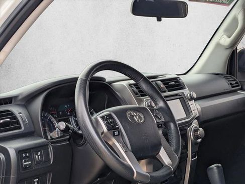 Used 2019 Toyota 4Runner SR5 AWD/4WD image 10