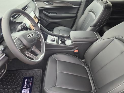 New 2026 Jeep Grand Cherokee Limited RWD image 9