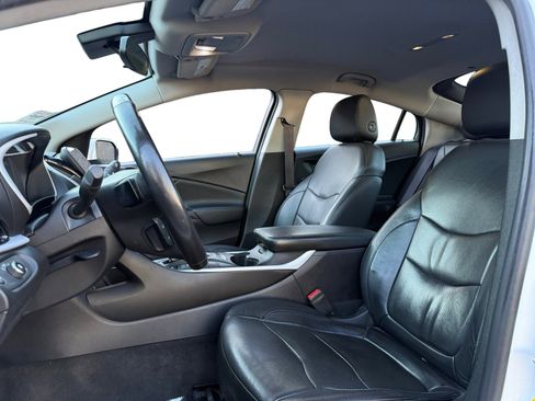 Used 2017 Chevrolet Volt LT w/ Comfort Package image 9