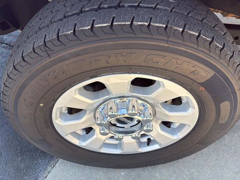 Used 2023 Ford F250 XLT AWD/4WD image 5