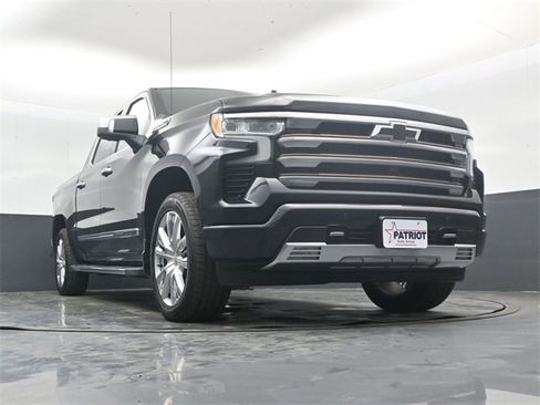 Used 2022 Chevrolet Silverado 1500 High Country w/ High Country Premium Package image 44