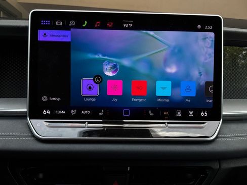 Used 2026 Volkswagen Tiguan SE FWD image 32