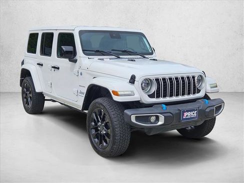 Used 2024 Jeep Wrangler Unlimited Sahara AWD/4WD image 3