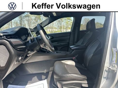 Used 2024 Jeep Compass Trailhawk AWD/4WD image 12