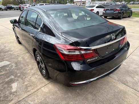 Used 2017 Honda Accord LX image 8