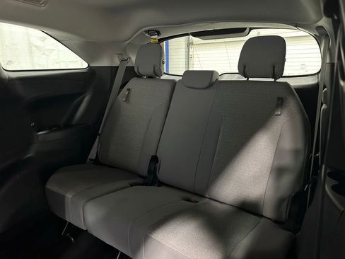 Used 2025 Toyota Sienna LE image 52