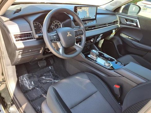 New 2026 Mitsubishi Outlander ES FWD image 14