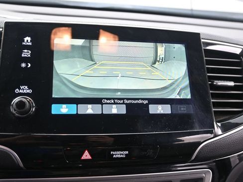 Used 2020 Honda Pilot Touring image 13