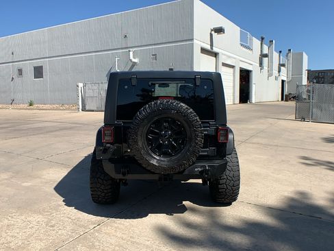 Used 2015 Jeep Wrangler Unlimited Sahara w/ Connectivity Group AWD/4WD image 4
