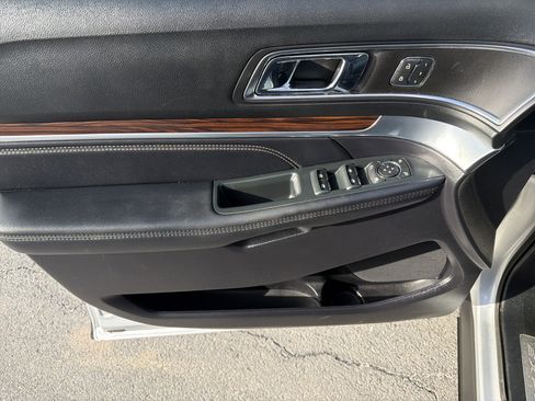 Used 2019 Ford Explorer Limited w/ Class III Trailer Tow Package image 16